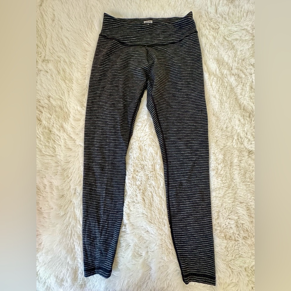 DULUTH TRADING CO Black Gray Striped Leggings Size Small Stretch Active Pants